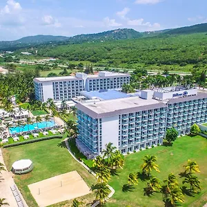 Resort Dreams Rose Hall &